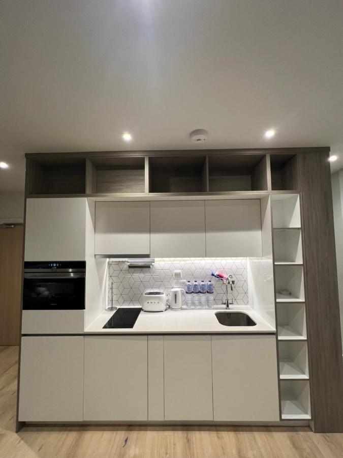 London Heathrow Airport Apartment Voyager House Terminal 12345 - Ev Electric And Parking Available Hillingdon Exterior foto
