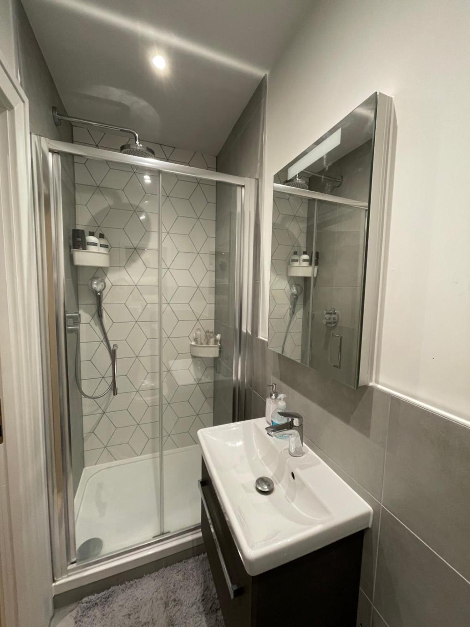 London Heathrow Airport Apartment Voyager House Terminal 12345 - Ev Electric And Parking Available Hillingdon Exterior foto
